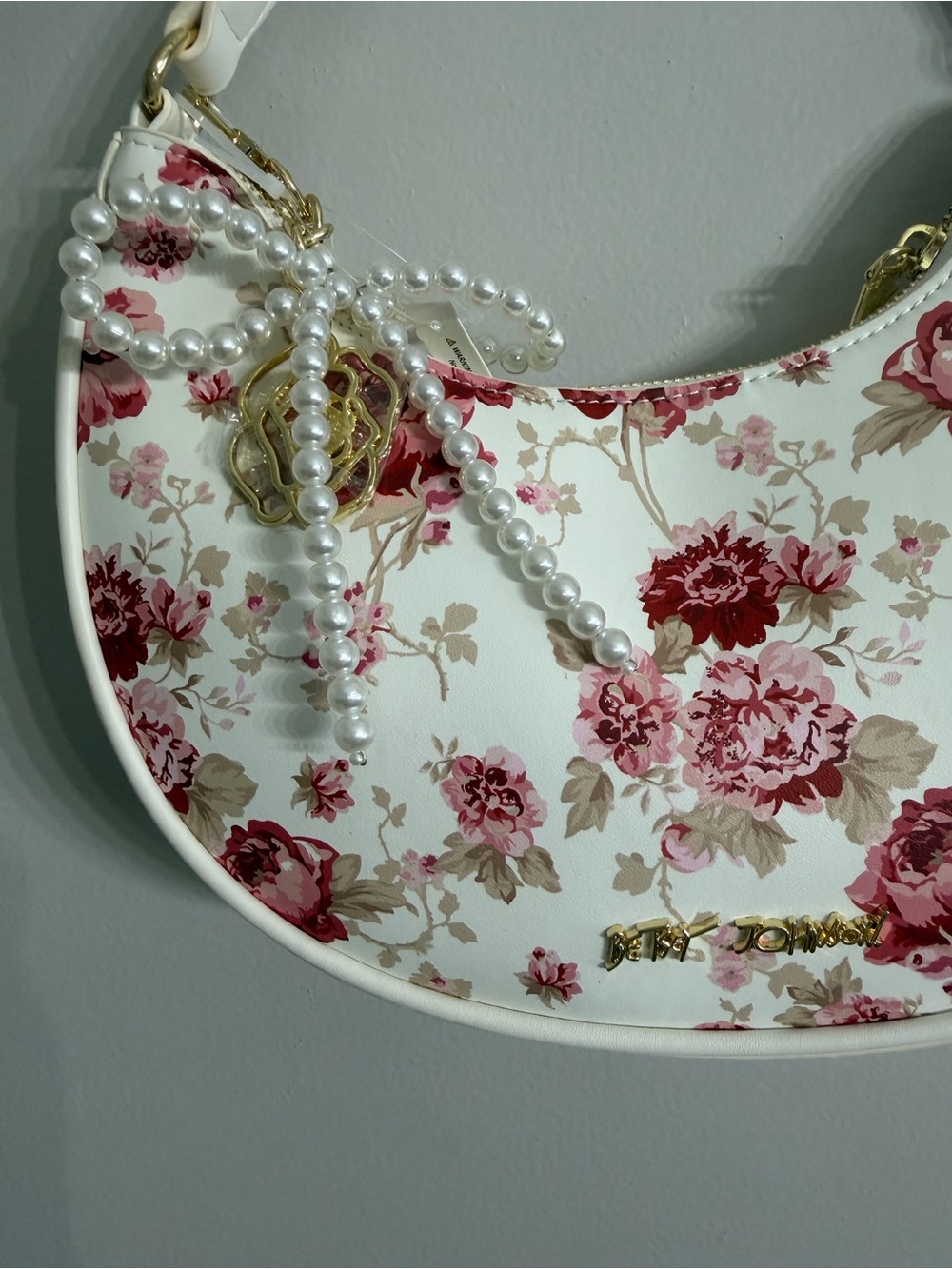 *NWT* Betsey Johnson Purse XONORTHY Creamy White Floral Shoulder Bag - Picture 2 of 4